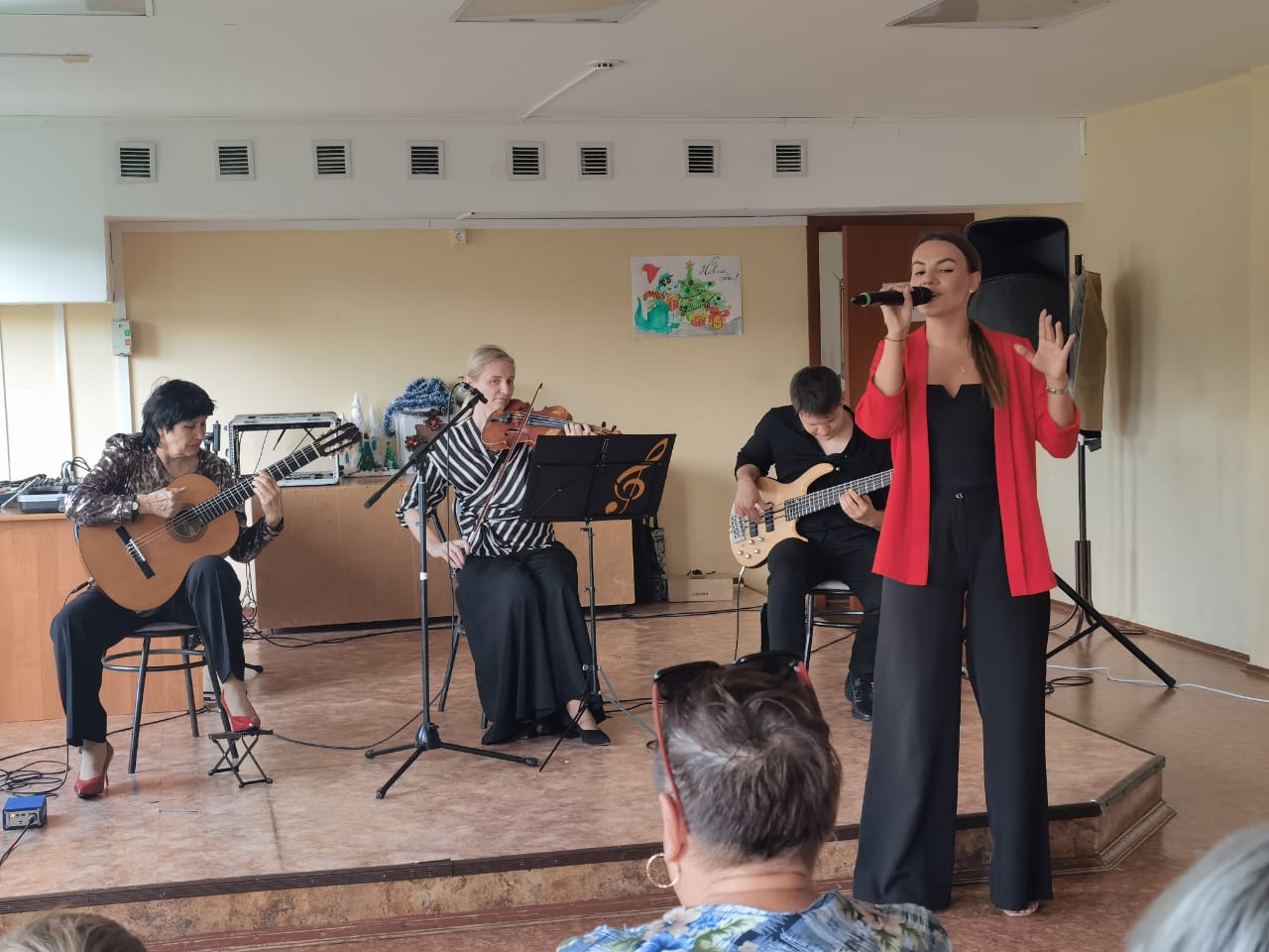 Творческий коллектив «Экспромт» выступил в Леонидовке Творческий коллектив «Экспромт» выступил в Леонидовке